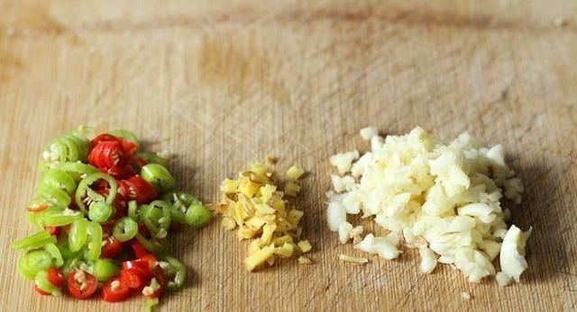  难怪|煮猪血时，很多人跳过这1步，老伙夫：难怪猪血又老又腥