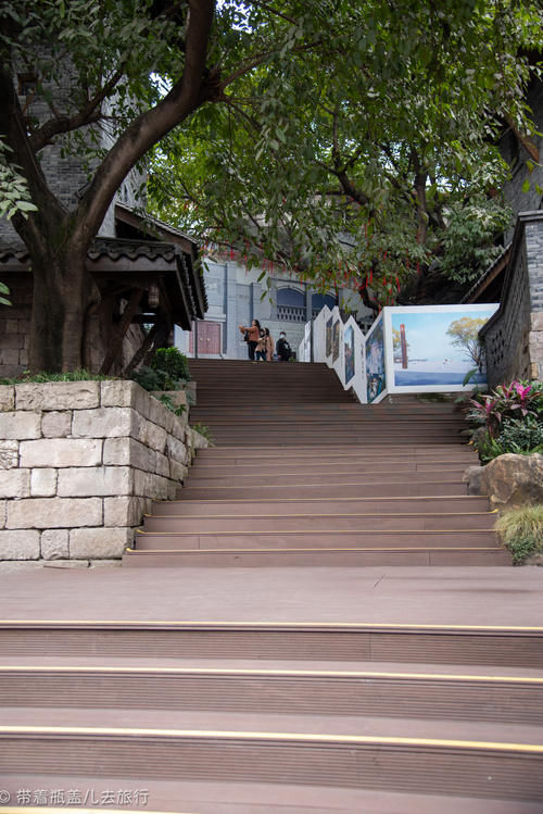 承载着老重庆记忆的十八梯，阔别5年即将重现，提前打卡感叹壮观