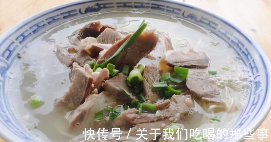 炖原汁原味的羊肉汤，老板传授“1用3不用”技巧，肉烂汤鲜没膻味