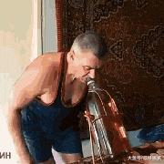 |搞笑GIF:嫂子你听我解释 事情不是你想象的那样