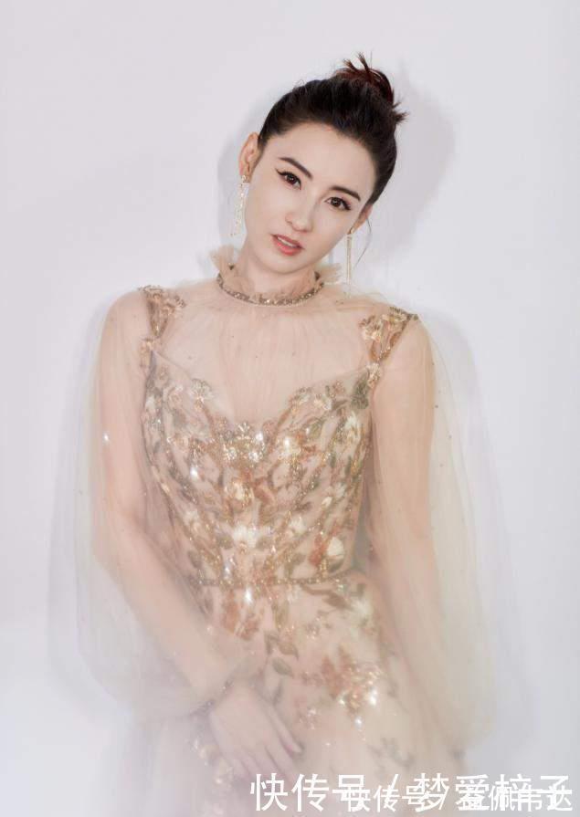 发型|丸子头已经不流行了,今年这几种发型是真火,简单大方显脸小