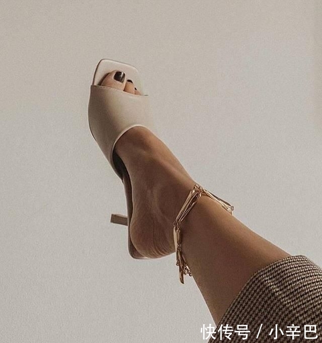 venet凉鞋挑选有讲究：今夏入手就要着重这个简约贵气的设计！