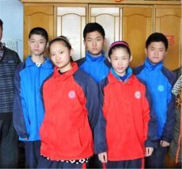 孩子|18年前国内首例5胞胎降生,如今孩子已成年,他们一家过得怎样?