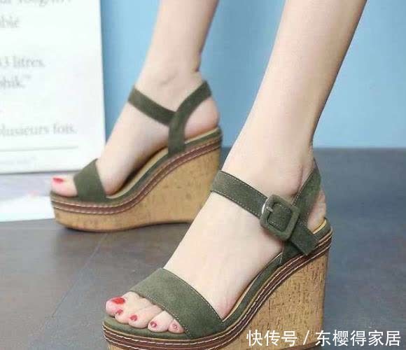 性感高跟凉鞋,展现曼妙的身姿,怎么搭都好看