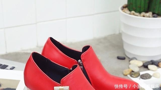 时尚|穿裤袜不要配低跟鞋了,瞧瞧刚上新高跟鞋,才美