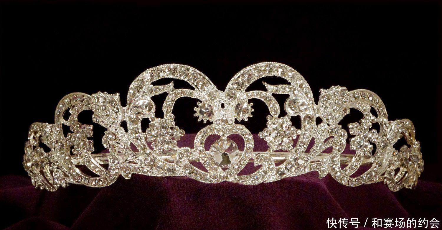 风华正茂的美人与珠宝更配“英伦玫瑰”戴安娜戴珠宝的样子真美