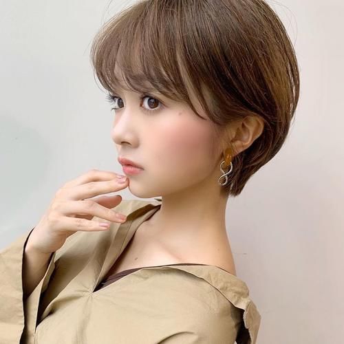 这才叫短发，不用烫就很美，立体减龄很修饰头型