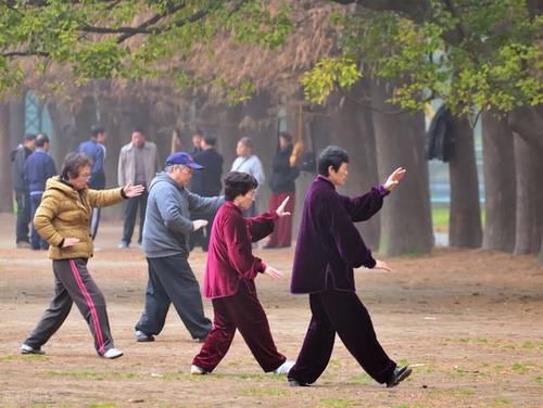  中医专家建议：冬季养生，日常做好五保暖