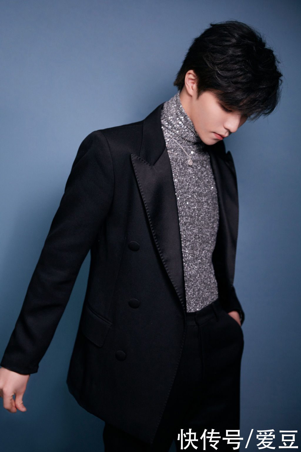 210130 陈立农亮相颁奖晚会演唱《年少无邪》四项提名中荣获“最受欢迎新人”奖项