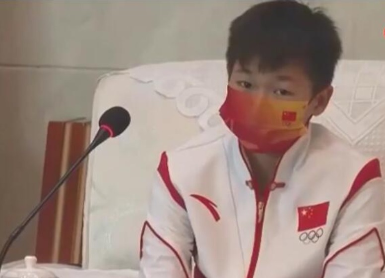新闻联播|全红婵最新动态曝光，被家乡领导亲自接见，站C位拍合照太可爱