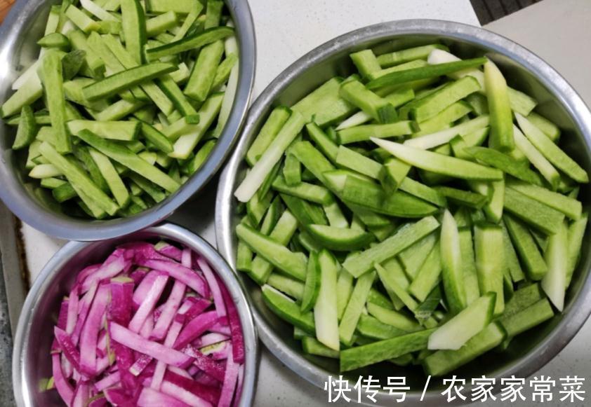 晒萝卜干的时候到了,爽脆开胃越嚼越香,教你在家做,干净零添加