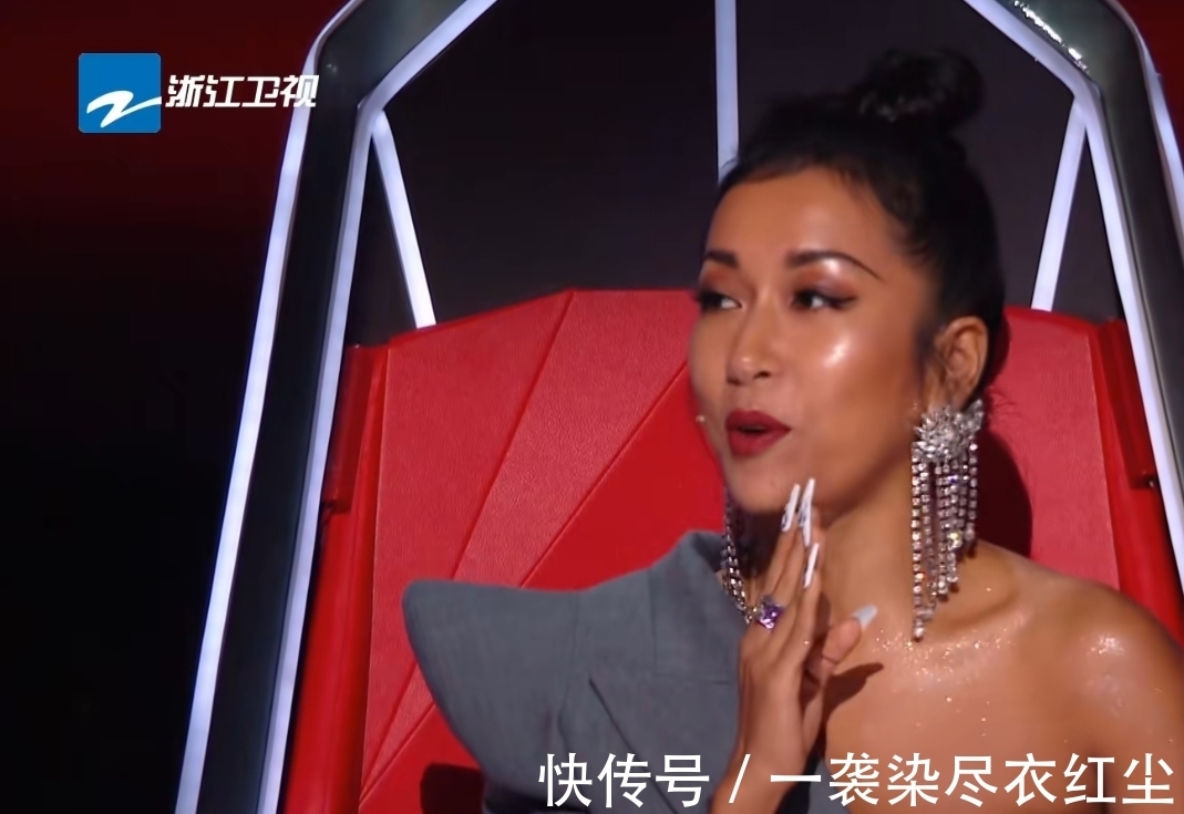 导师|中国好声音：小导师表现各不同，黄霄云存在感较低，张碧晨很自然