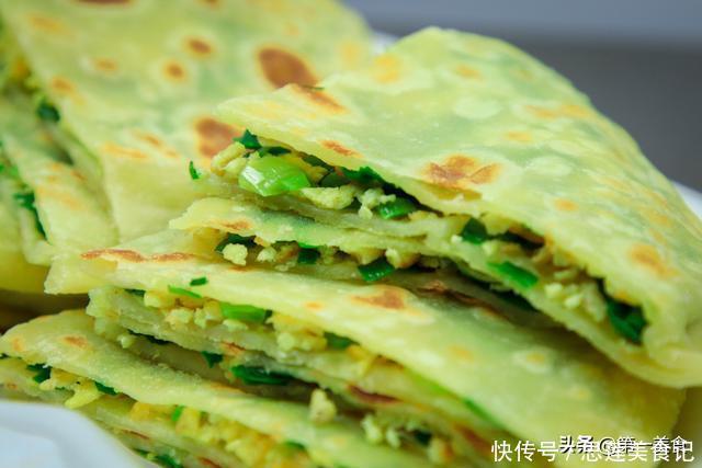韭菜煎饼这做法就是好,香嫩可口,我隔三差五都给家人做着吃