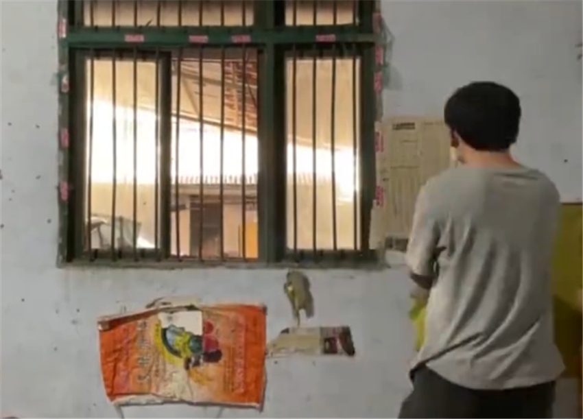 厂房|成都老公为妻女改造废弃厂房宿舍,15㎡空间,千元改造成温馨的家