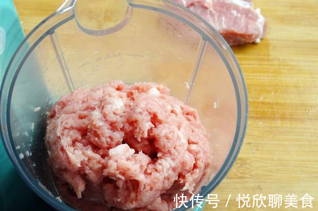 炸丸子，记住不要放面粉和淀粉，教你正确方法，外酥里嫩又弹牙