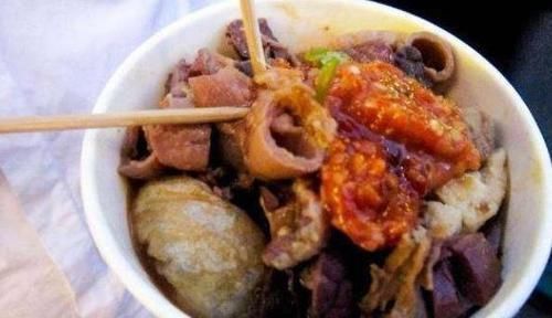  种小吃|80岁奶奶卖“大乱炖”，15元1份，吃过的都说好，来晚就怕吃不到