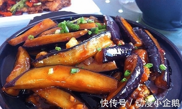 大厨|炒茄子先放油？难怪炒出来的茄子不好吃，大厨来告诉你正确的做法
