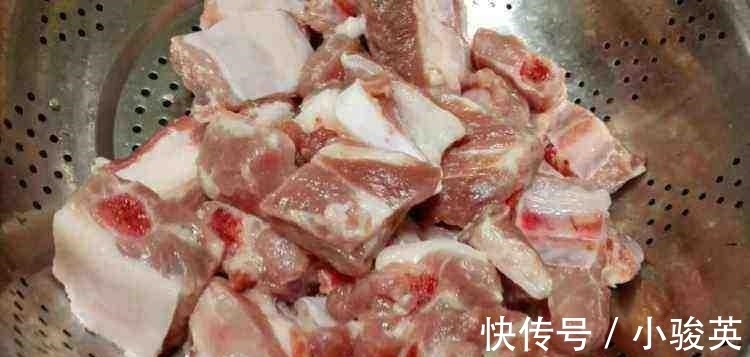 肋条|排骨好不好吃, 焯水是关键! 原来一直都做错, 难怪排骨不好吃!