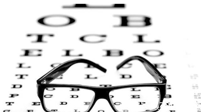 缓解|整天对着电脑，对眼睛有什么影响？如何缓解眼干眼涩？