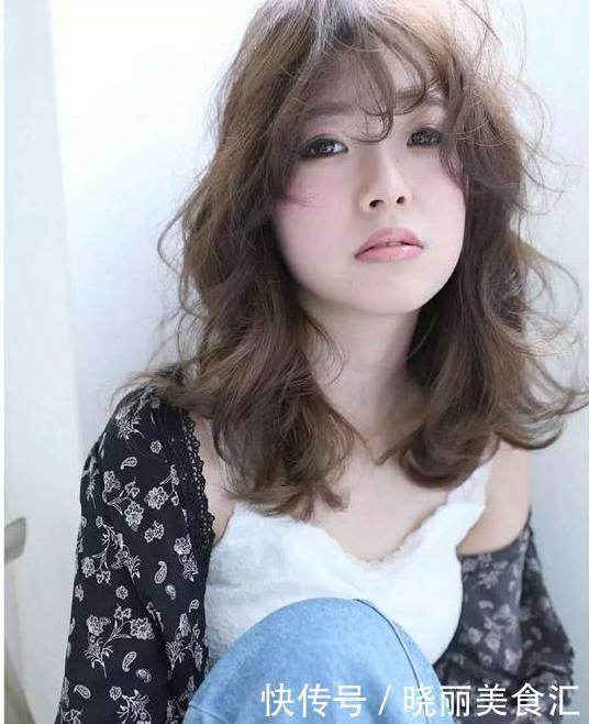 发型|40岁的国字脸女性适合什么样的发型?短发减龄显瘦,中发有女人味