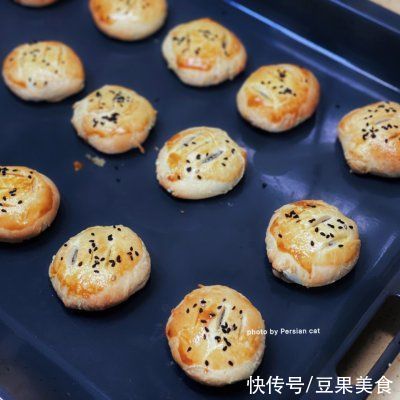 #安佳万圣烘焙奇妙夜#折叠法的糯米馅儿老婆饼