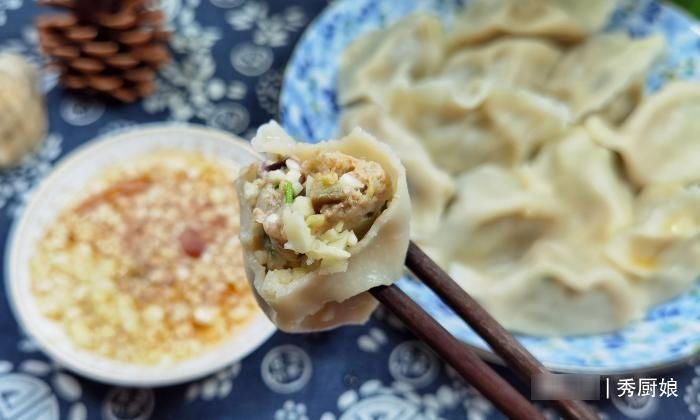 入秋后，韭菜豆角靠边站，用它做馅包饺子，清香四溢，营养降秋燥