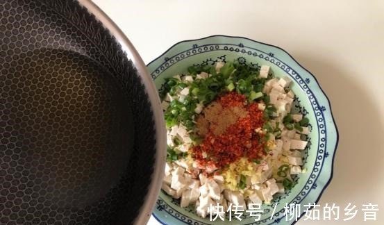香辣豆腐包家常做法,味道香浓,喷喷香太馋人了!