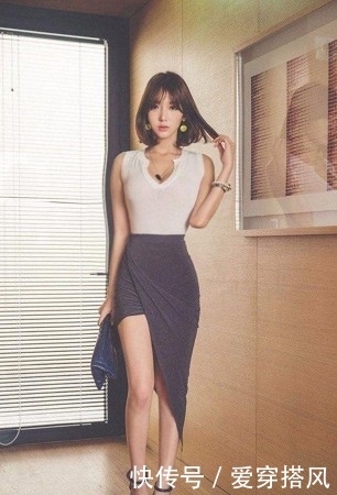  迷人|街拍：小姐姐身材性感火爆，韵味迷人至极，你喜欢吗？