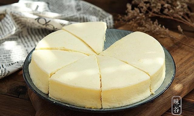 不用烤箱也能做的酸奶蛋糕，又香又软，更适合孩子吃，也不会上火！