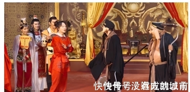 楊紫|楊迪模仿豬八戒背媳婦,楊紫仗義配合,手放的位置是女友專屬