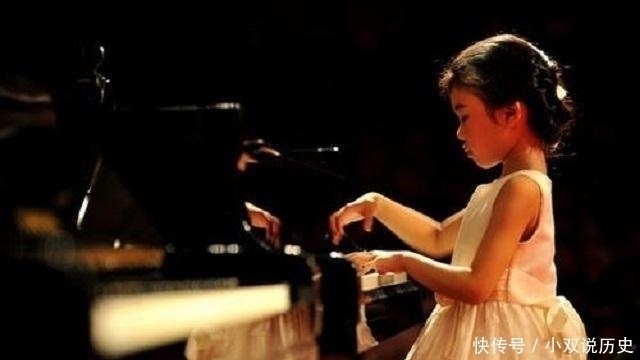 父母们|14岁女孩5年手写30万字小说,被亲爸发现后撕毁,还说“为你好”