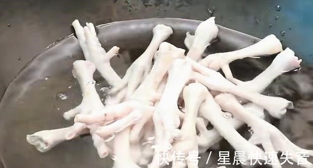 花1800学来的虎皮鸡爪配方，鸡爪软烂脱骨，鲜嫩多汁，全家都爱吃！