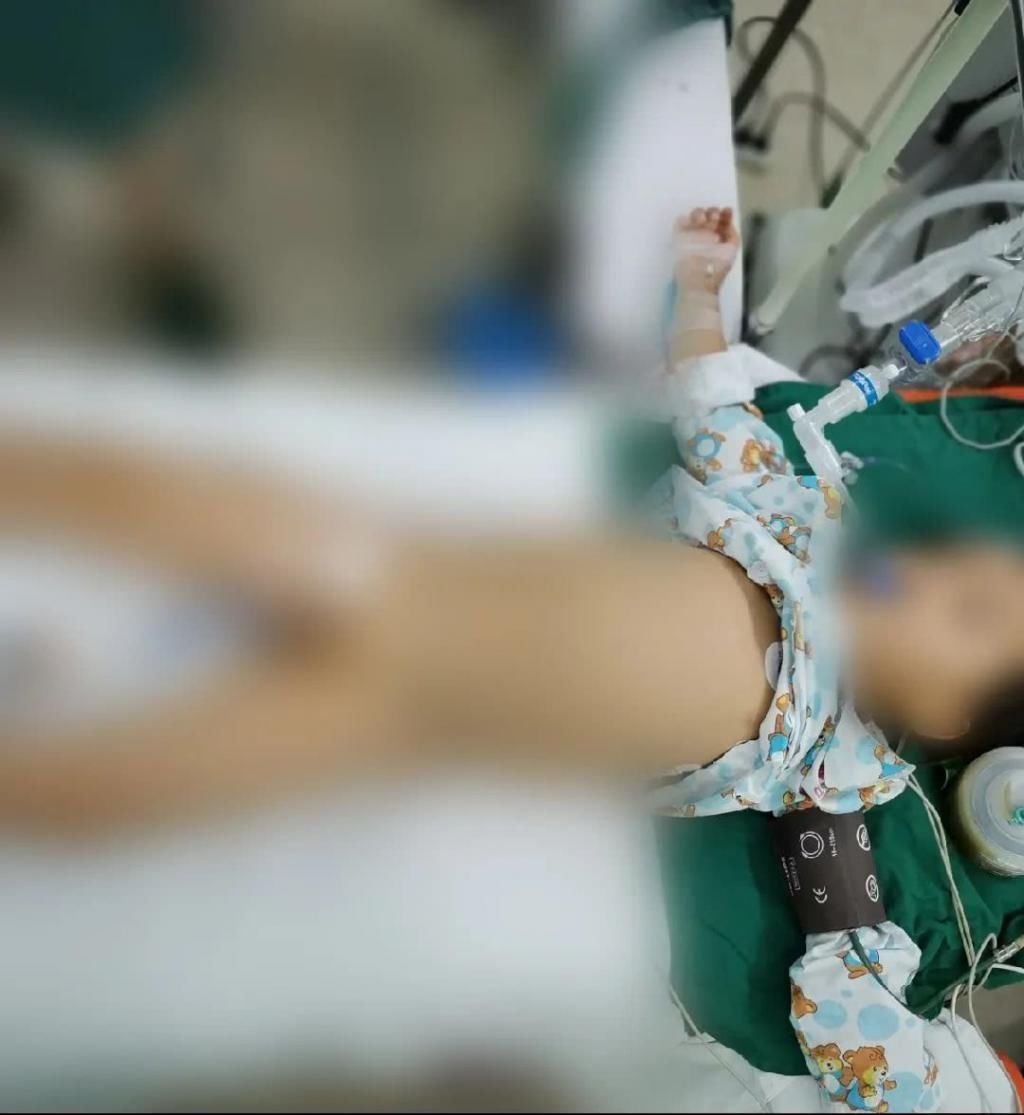 家长们|家长们注意了4岁男孩饭后做了这个动作,150厘米小肠被切除……