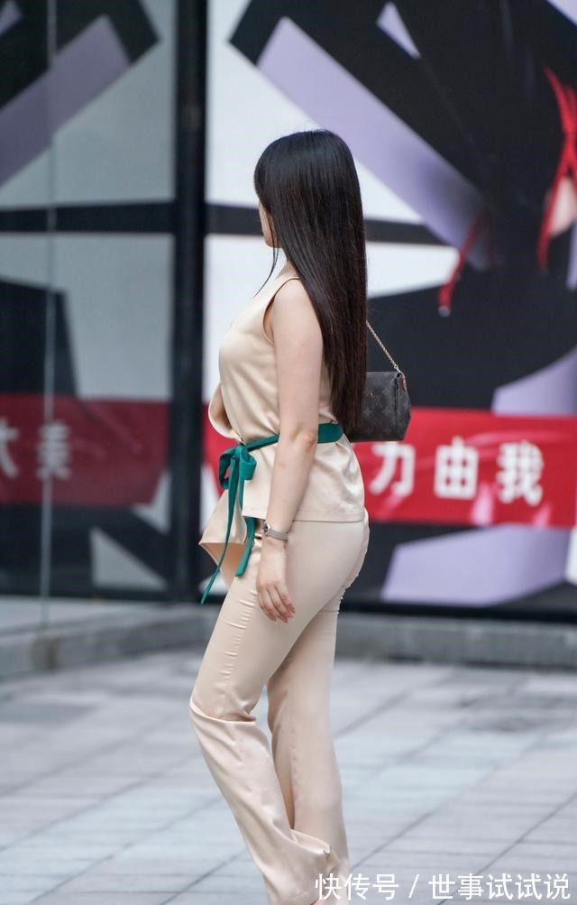 职业 夏季职业装怎么选裙装穿腻了可以考虑裤装,轻松穿出职业气质!