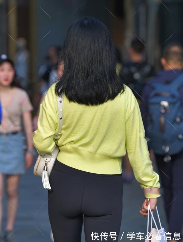 半长裤 荧光黄针织衫搭配网状内搭,性感时髦,成熟大气的时尚运动风!