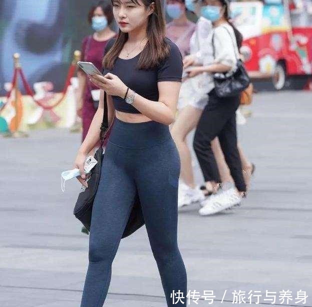 穿搭 时髦美丽的瑜伽裤穿搭尽显青春姿态，唯美清新感十足，优雅自信！