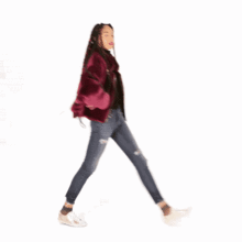 比羽绒服帅气、比大衣显高，今年飞行员夹克火了，明星潮人也跟风