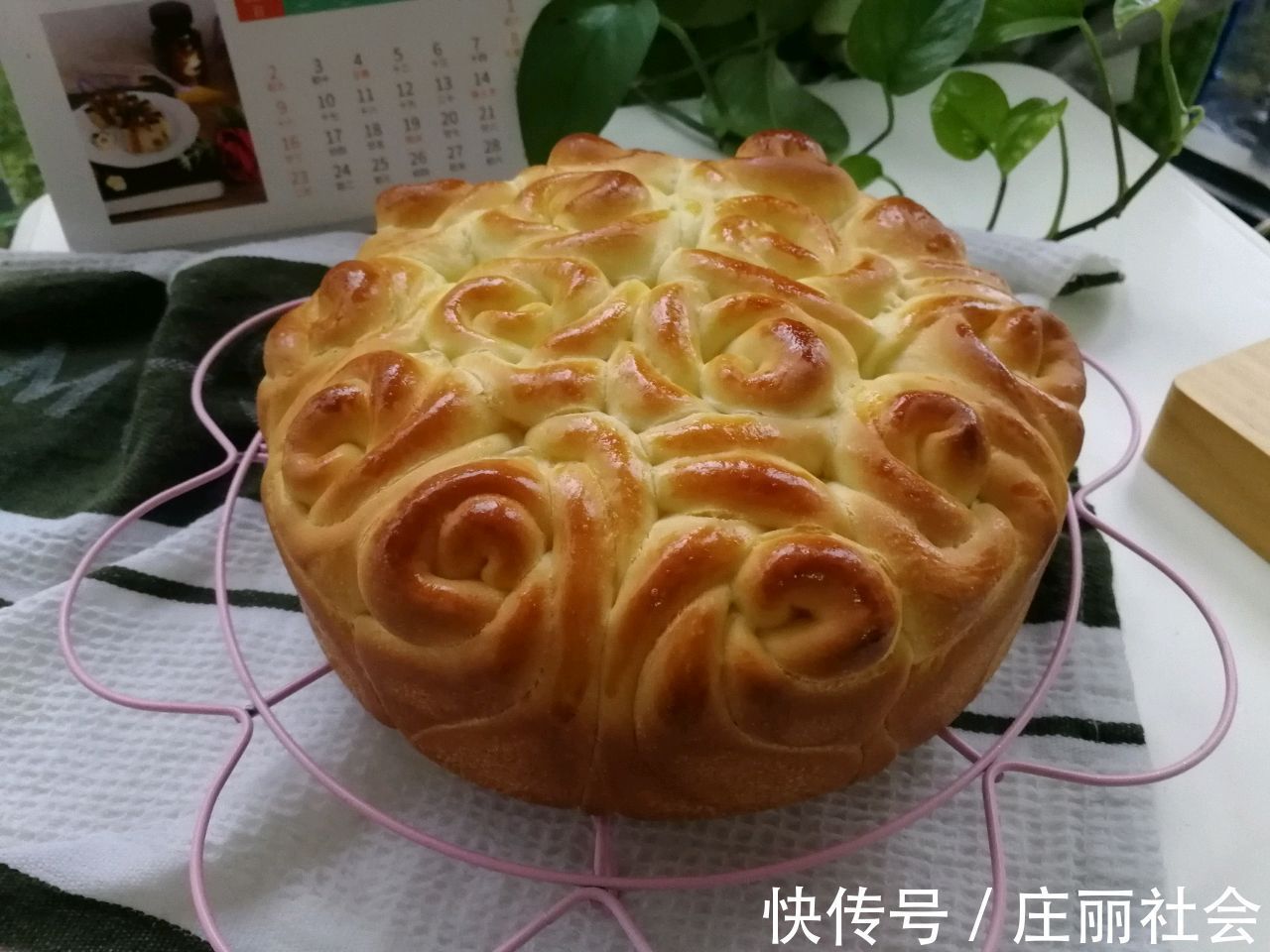 美味|颜值高又好吃的玫瑰花挤挤面包，简单好做，美味可口
