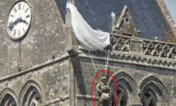 士兵|二战最会“装死”的士兵，挂教堂上逃过死亡，谁知整整挂了74年