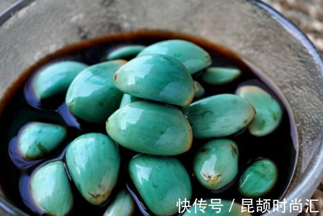 腌制|腌腊八蒜,别直接加醋泡!牢记4点,1天变绿,酸香脆爽,超简单