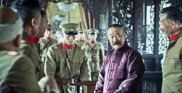 为活命躲在深山30年,病死后被老农发现,从