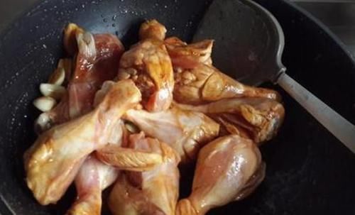 不管炖什么鸡都别加“它”,大部分人经常放,最后鸡肉腥柴又难吃