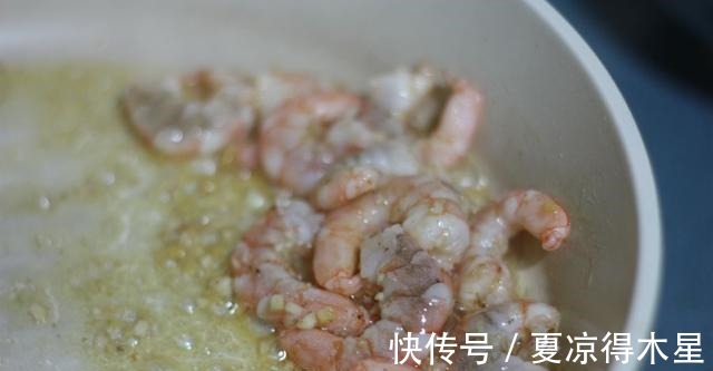 宁心安神|西芹百合炒虾仁,清脆爽口又有营养,快来品尝它的美味吧!