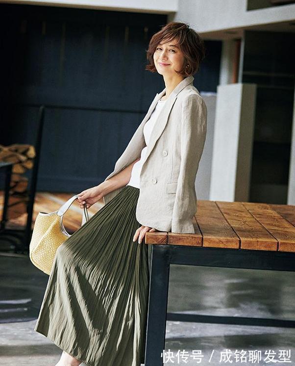 西装|她是我见过最会穿的中年女人,52岁的福冈佳子,简直优雅到骨子里
