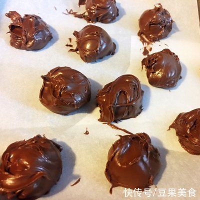 别怪我没提醒你,这道榛果巧克力熔岩软饼一吃就上瘾