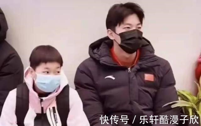 头发|全红婵训练太刻苦,一个月不到头发都泡黄了,5冠王陈若琳很严格