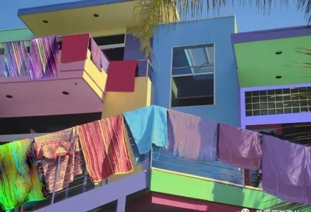 色彩|美国艺术家把自家改造成彩虹屋这色彩,意外的辣眼好看啊