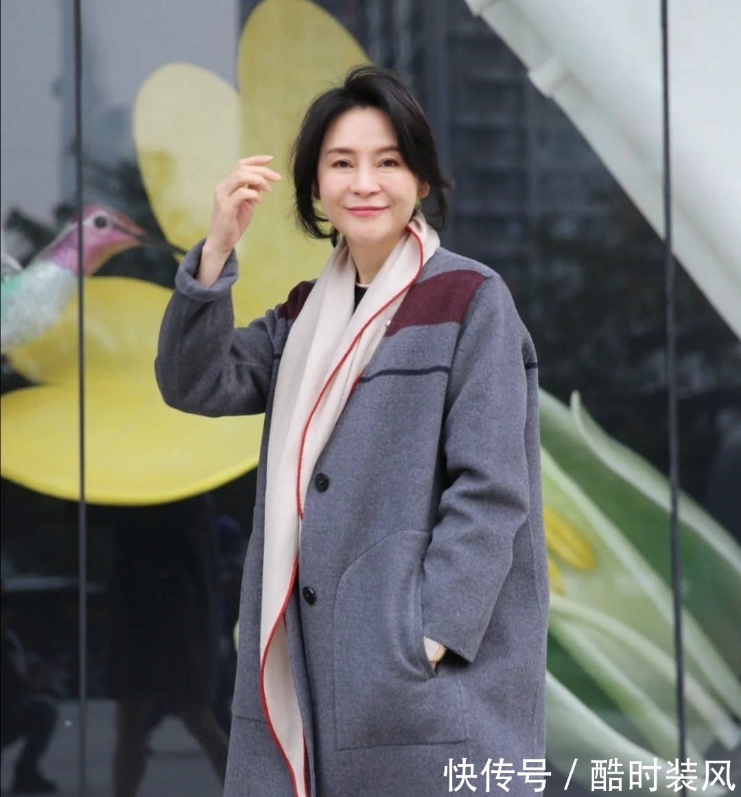 穿搭 她才是50岁+妈妈们的穿衣榜样!自然真实不扮嫩,得体大方有气质