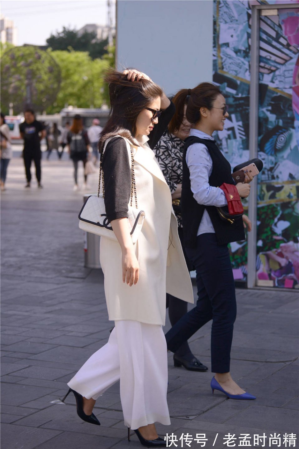 尖头|黑色尖头细跟鞋,白色阔腿裤,30岁以后的成熟女士搭配