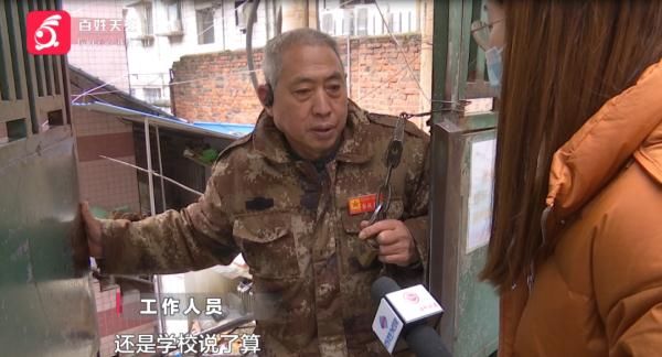 市民|咋回事？上百人接二连三往这个门缝钻，贵阳市民透露……